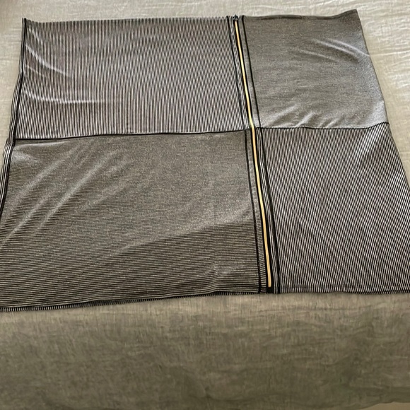 Lululemon Vinyasa Tonka Stripe Heather Slate Black Gold Zipper Scarf - Picture 2 of 6
